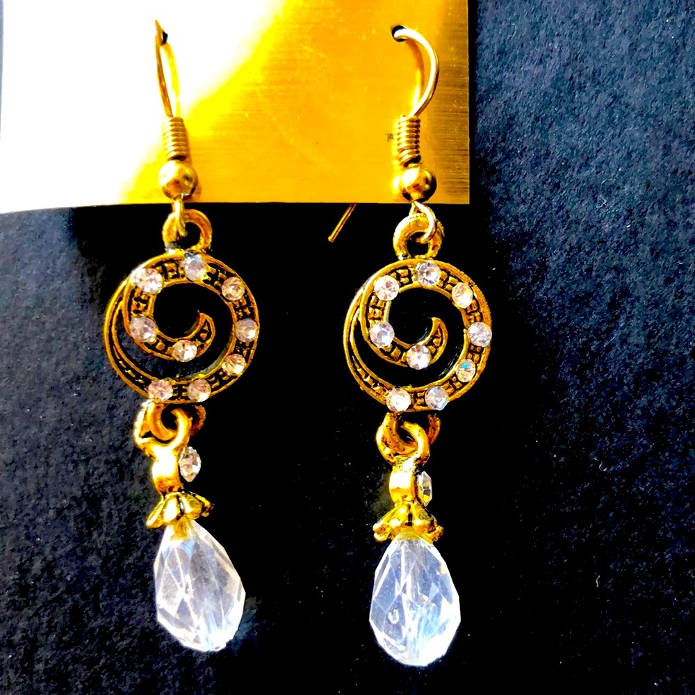 White and gold earrings